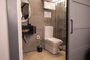 Corner Hot