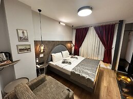 Corner Hot