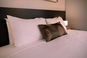 Boathouse Resort Studios & Suites