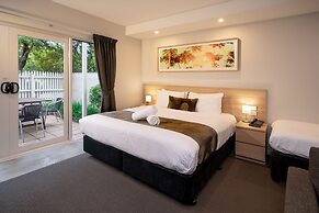 Boathouse Resort Studios & Suites