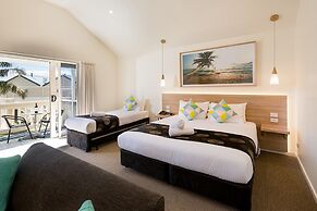 Boathouse Resort Studios & Suites