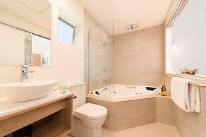 Boathouse Resort Studios & Suites