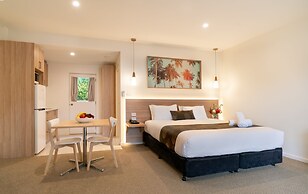 Boathouse Resort Studios & Suites