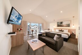 Boathouse Resort Studios & Suites