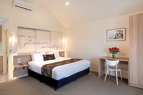 Boathouse Resort Studios & Suites
