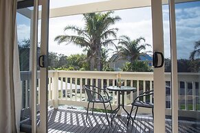 Boathouse Resort Studios & Suites