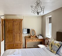 Plumpton Court