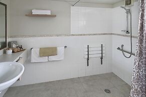 Whangaparaoa Lodge Motel
