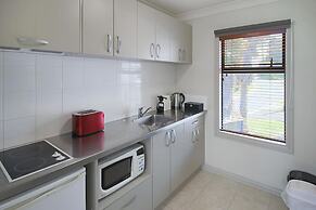 Whangaparaoa Lodge Motel
