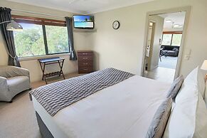 Whangaparaoa Lodge Motel