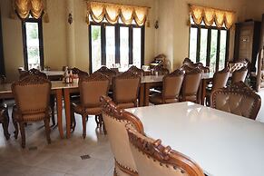 Villa Thongbura