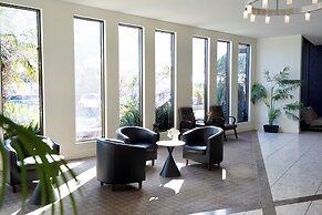 Golden Pebble Hotel