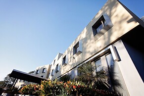 Golden Pebble Hotel