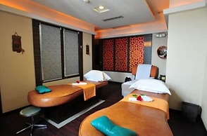 Royal Marina Plaza