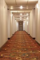 Colonial Square Inn & Suites