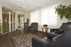 Colonial Square Inn & Suites