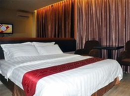 Goldenhill Hotel