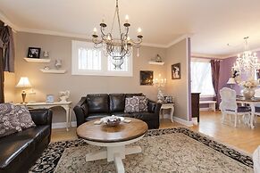 Charles Street Holiday Home