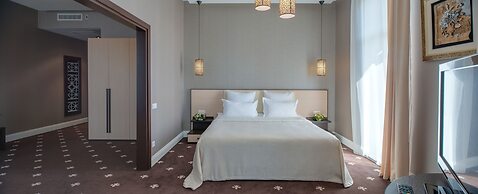Ark Palace Hotel