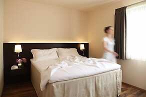 Theta Hotel
