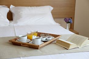 Theta Hotel