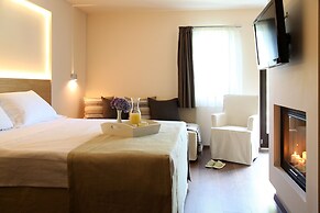 Theta Hotel