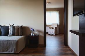Theta Hotel