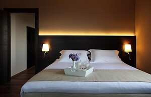 Theta Hotel