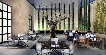 H10 Art Gallery