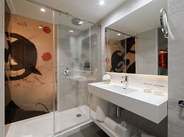 H10 Art Gallery
