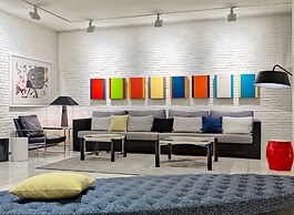H10 Art Gallery