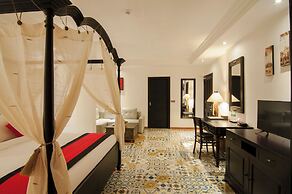 La Rose Suites