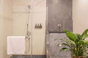 La Rose Suites