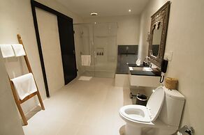 La Rose Suites