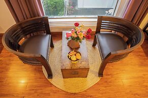 La Rose Suites
