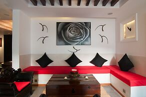 La Rose Suites