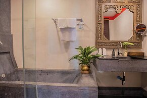 La Rose Suites