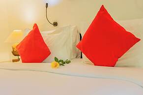 La Rose Suites