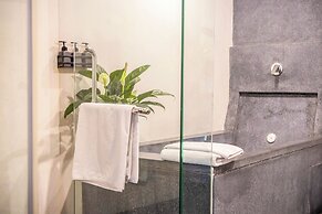 La Rose Suites
