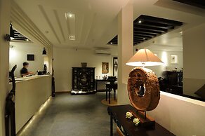 La Rose Suites