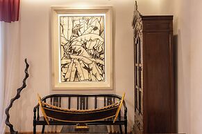La Rose Suites