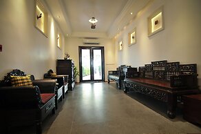 La Rose Suites