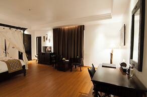 La Rose Suites