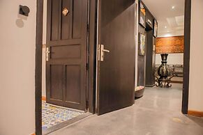 La Rose Suites
