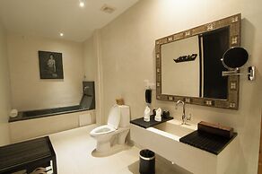 La Rose Suites