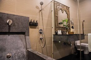 La Rose Suites