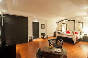 La Rose Suites