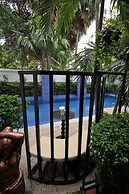 La Rose Suites