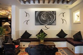 La Rose Suites
