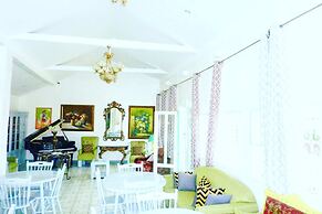 Hotel Ivania's